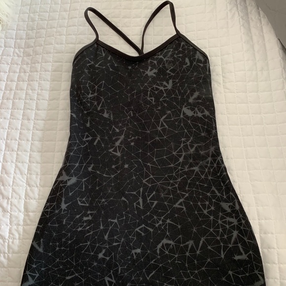 Lululemon tank - Picture 1 of 4